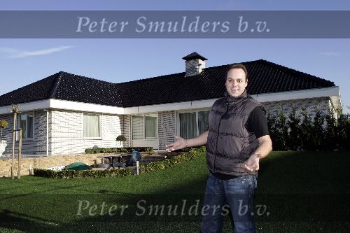 Fijnaart 5 november 2005
Frans Bauer verbouwing huis klaar.Frans voor huis