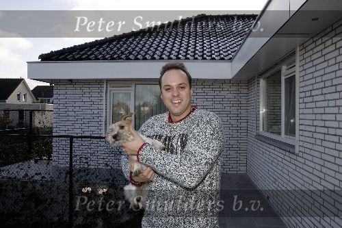 Fijnaart 5 november 2005
Frans Bauer verbouwing huis klaar.Frans met hond