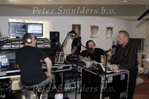 Fijnaart 5 november 2005
Frans Bauer opnames voor show van Edwin Evers van Radio 538 in huiskamer bij Frans thuis.  pa Bauer