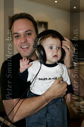 Fijnaart 5 november 2005
Frans Bauer opnames voor show van Edwin Evers van Radio 538 in huiskamer bij Frans thuis. Frans met Frans jr