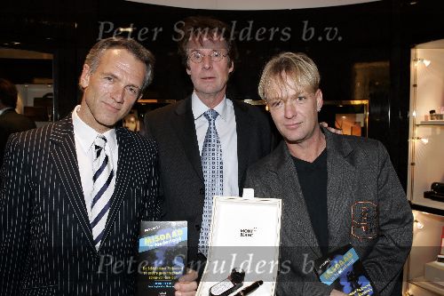 Amsterdam 21 november 2005
Presentatie boek Jaap Jongbloed en Simon Vuyk bij Mont Blanc op pc hooftstraat. Fred Staehle winnaar
