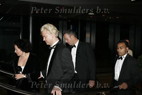 Rotterdam 9 november 2005
Premiere Holiday on ice in ahoy.
Geert Wilders met zijn vrouw Crisztina en beveiliging