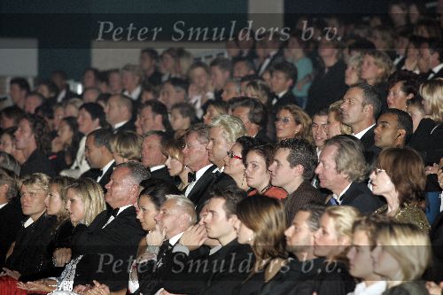 Rotterdam 9 november 2005
Premiere Holiday on ice in ahoy.
Geert Wilders met zijn vrouw Crisztina tussen publiek