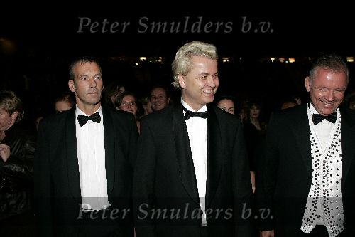 Rotterdam 9 november 2005
Premiere Holiday on ice in ahoy.
Geert Wilders met zijn vrouw Crisztina en beveiliging