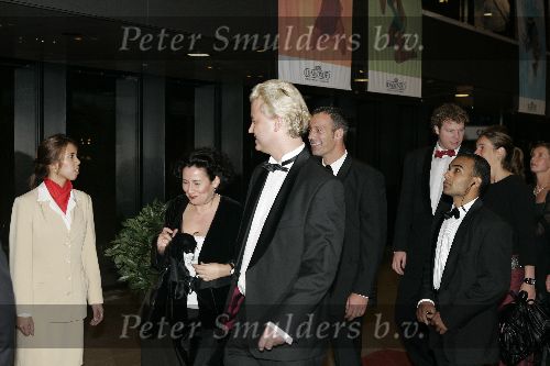 Rotterdam 9 november 2005
Premiere Holiday on ice in ahoy.
Geert Wilders met zijn vrouw Crisztina en beveiliging