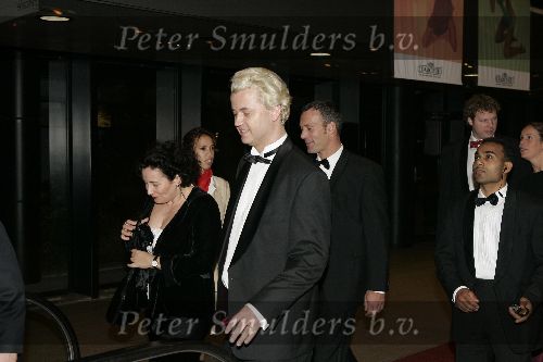 Rotterdam 9 november 2005
Premiere Holiday on ice in ahoy.
Geert Wilders met zijn vrouw Crisztina en beveiliging