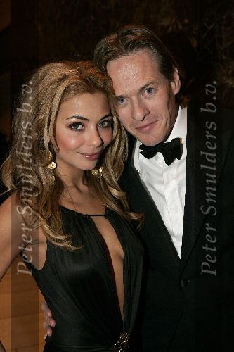 Amsterdam 28 november 2005
Beau Monde awards in het hilton.
Georgina Verbaan met Jort kelder