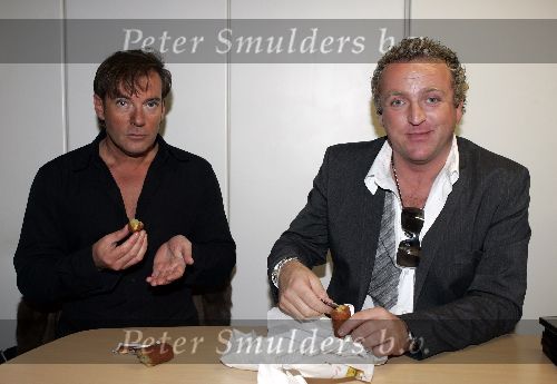 Amsterdam 10 november 2005
Presentatie dvd Gerard Joling en Gordon bij Fame.
eten kroket