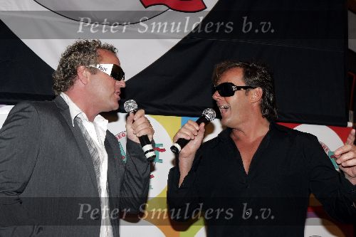 Amsterdam 10 november 2005
Presentatie dvd Gerard Joling en Gordon bij Fame.
optreden met zonnebril