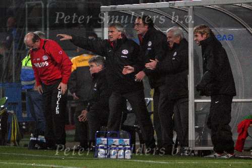 Waalwijk, 19 November 2005
Kompetitiewedstrijd seizoen 2005/2006
RKC-PSV eindstand 4-4
Geen emotie bij Guus Hiddink bij de 4-4 gelijkmaker!