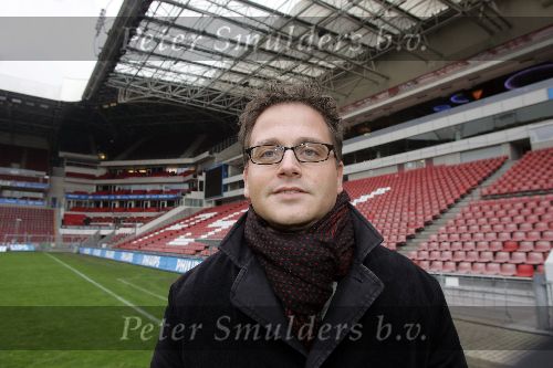 Eindhoven, 29 november 2005
Guus Meeuwis geportretteerd in het PSV-stadion waar hij in 2006 een groot concert gaat geven