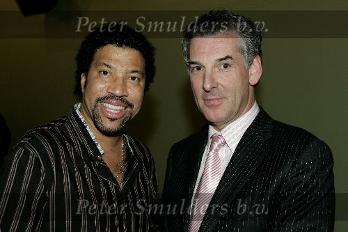 Amsterdam 27 november 2005
Lionel Ritchie optreden voor Holland casino
Mike Dobbinga met direkteur Holland casino, dhr. Henk Kivits