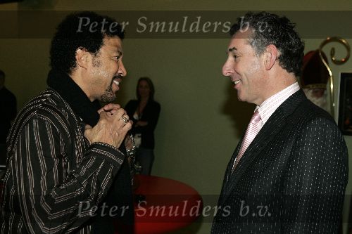 Amsterdam 27 november 2005
Lionel Ritchie optreden voor Holland casino
Linel met direkteur Holland casino, dhr. Henk Kivits