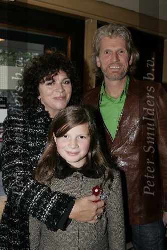 Amsterdam 7 november 2005
Presentatie boek van Agnes v Oeveren .
Henriette Tol met dochter en man