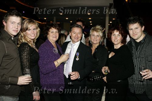 Hilversum14 november 2005
40 jaar BZN in studio 21.
Jan Keizer met vrouw kinderen en aangetrouwde