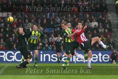 Eindhoven, 27 november 2005 Kompetitiewedstrijd Seizoen 2005/2006 
PSV-ADO Den Haag, eindstand 3-0 
Jan Vennegoor of Hesselink kopt 2-0 binnen
© Foto Bart Bel