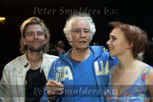 Tilburg, 20 November 2005
Premiere Turks Fruit in Stadsschouwburg Tilburg
Jan Wolkers met Antonie Kamerling en Jelka v Houten