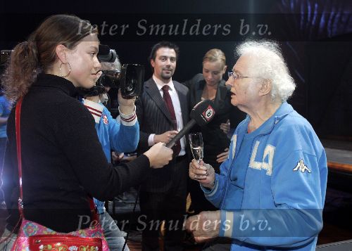Tilburg, 20 November 2005
Premiere Turks Fruit in Stadsschouwburg Tilburg
Jan Wolkers wordt geintervieuwd door Omroep Brabant