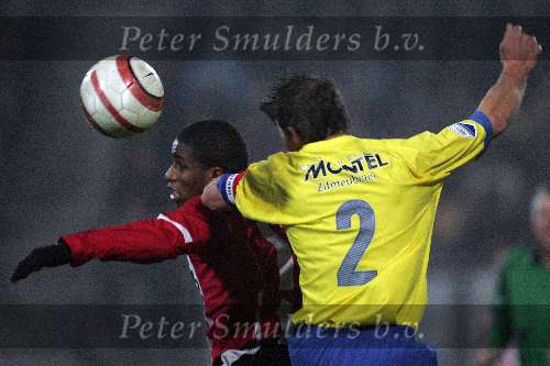 Waalwijk, 19 November 2005
Kompetitiewedstrijd seizoen 2005/2006
RKC-PSV eindstand 4-4
Jefferson Farfan in kopduel met zijn tegenstander