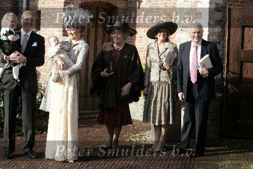 Wassenaar 19 november 2005
Doop prinses Alexia en kerk Wassenaar.
Prinses Maxima Alexia Amalia en Prins Willem Alexander en Koningin Beatrix Marie Carmen Zorreguieta en Jorge Zorrequieta