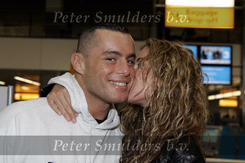 Schiphol 2 november 2005
Yorinde Moll met haar nieuwe vriend die als freefighter over heel de wereld reist voor zijn sport
