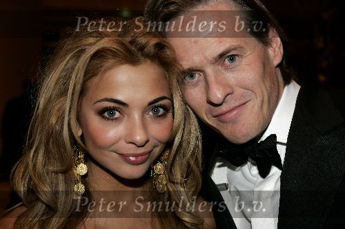 Amsterdam 28 november 2005
Beau Monde awards in het hilton.
Georgina Verbaan met Jort kelder