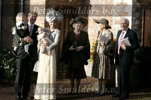 Wassenaar 19 november 2005
Doop prinses Alexia en kerk Wassenaar.
Prinses Maxima Alexia Amalia en Prins Willem Alexander en Koningin Beatrix Marie Carmen Zorreguieta en Jorge Zorrequieta