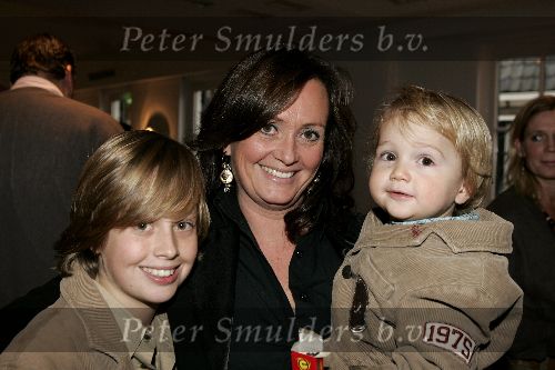 Ouderkerk aan de Amstel 23 november 2005
Presentatie tijdschrift kinderen bij rest Praq
Laura Ruiters met kinderen