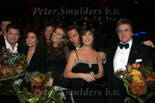 Hilversum14 november 2005
40 jaar BZN in studio 21.
Carola Smit Wolter Kroes Petra Berger Andre Rieu en Lee Towers