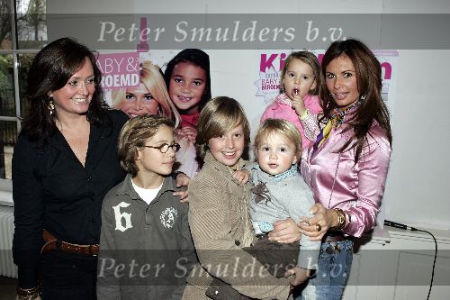 Ouderkerk aan de Amstel 23 november 2005
Presentatie tijdschrift kinderen bij rest Praq
Leontine Borsato  met jayda en zus Laura Ruiters met kinderen