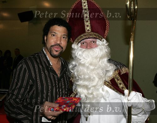 Amsterdam 27 november 2005
Guido den Aantrekker als sinterklaas met Lionel Ritchie