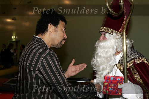 Amsterdam 27 november 2005
Guido den Aantrekker als sinterklaas met Lionel Ritchie