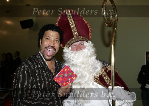 Amsterdam 27 november 2005
Guido den Aantrekker als sinterklaas met Lionel Ritchie