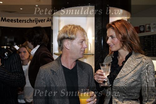 Amsterdam 21 november 2005
Presentatie boek Jaap Jongbloed en Simon Vuyk bij Mont Blanc op pc hooftstraat.  Mariska Hulscher en Simon
