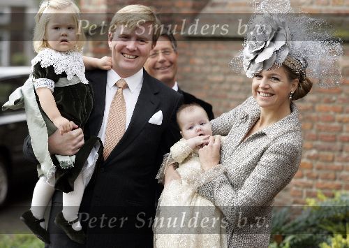Wassenaar 19 november 2005
Doop prinses Alexia en kerk Wassenaar.
Maxima met Alexia en Prins Willem Alexander met Amalia