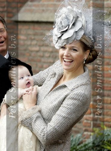 Wassenaar 19 november 2005
Doop prinses Alexia en kerk Wassenaar.
Maxima met Alexia en Prins Willem Alexander met Amalia