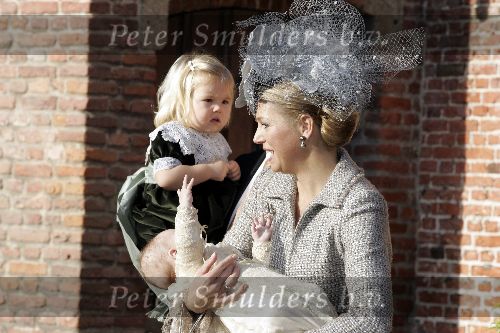 Wassenaar 19 november 2005
Doop prinses Alexia en kerk Wassenaar.
Maxima met Alexia en Prins Willem Alexander met Amalia