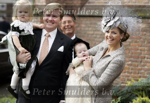 Wassenaar 19 november 2005
Doop prinses Alexia en kerk Wassenaar.
Maxima met Alexia en Prins Willem Alexander met Amalia