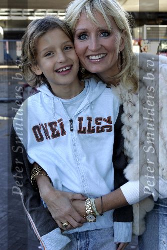 Amsterdam 16 november 2005
Premiere Chicken Little in Pathe arena.
Natasja Froger met zoon
