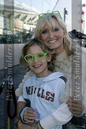 Amsterdam 16 november 2005
Premiere Chicken Little in Pathe arena.
Natasja Froger met zoon
