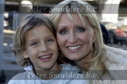 Amsterdam 16 november 2005
Premiere Chicken Little in Pathe arena.
Natasja Froger met zoon