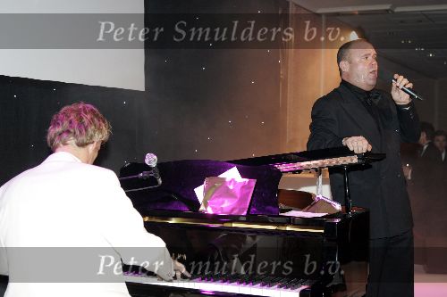 Amsterdam 28 november 2005
Beau Monde awards in het hilton.
Paul de Leeuw en Cor Bakker