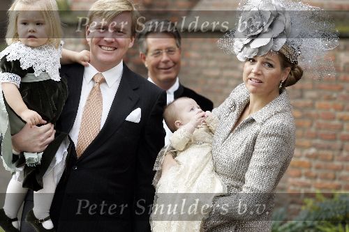 Wassenaar 19 november 2005
Doop prinses Alexia en kerk Wassenaar.
Maxima met Alexia en Prins Willem Alexander met Amalia