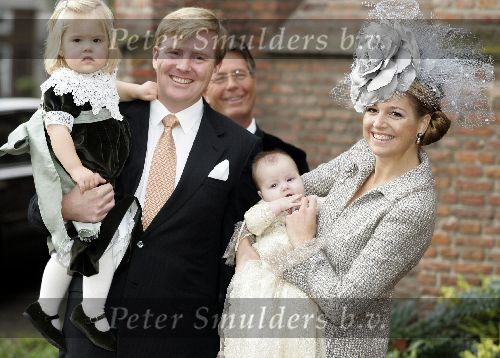 Wassenaar 19 november 2005
Doop prinses Alexia en kerk Wassenaar.
Maxima met Alexia en Prins Willem Alexander met Amalia