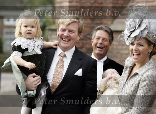 Wassenaar 19 november 2005
Doop prinses Alexia en kerk Wassenaar.
Maxima met Alexia en Prins Willem Alexander met Amalia