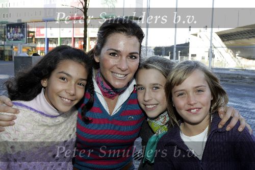 Amsterdam 16 november 2005
Premiere Chicken Little in Pathe arena.
Quinty Trustfull  met dochter en vriendinnen