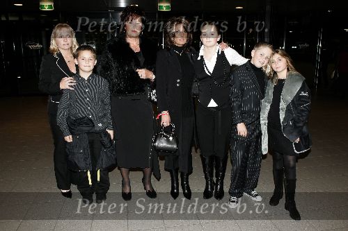 Rotterdam 9 november 2005
Premiere Holiday on ice in ahoy.
Rachel hazes met Roxanne Andre jr en vriendinnen