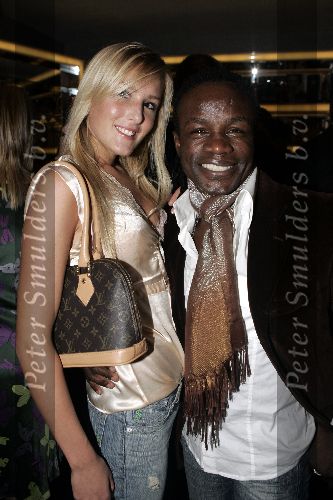 Amsterdam 16 november 2005
Presentatie cosmopolitan in Mansion.
Regilio Tuur met  vriendin