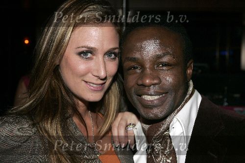 Amsterdam 16 november 2005
Presentatie cosmopolitan in Mansion.
Regilio Tuur met  Fabienne de Vries
