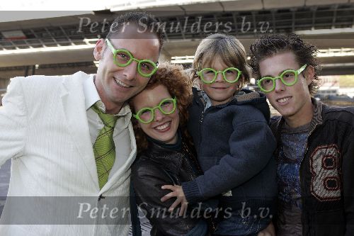 Amsterdam 16 november 2005
Premiere Chicken Little in Pathe arena.
Renate Schutte met zoontje en collega Marcel Kuijer met een vriend